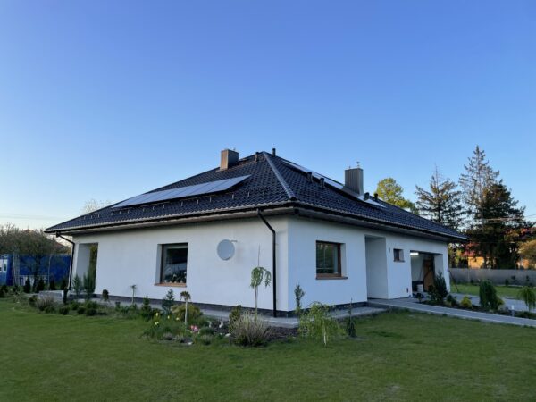 Montaż instalacji fotowoltaicznej o mocy 10 kWp,  magazyn energii 10 kWh, zasilanie awaryjne